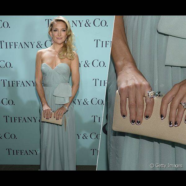 Kate Hudson é fã de nail arts discretas e sofisticadas, como as inglesinhas em estilo geométrico que usou para participar do evento Tiffany & Co. Celebrates Its Blue Book Ball